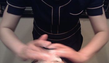 フェイシャル手つき
