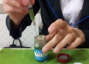 緑茶エキス注射器吸う